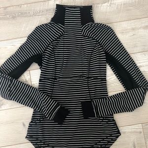 Lululemon Base Runner 1/2 Zip Black White Stripe Size 4